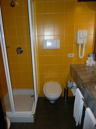 Scoprite l'opportunità di possedere una raffinata suite situata al settimo piano dell'Hotel Alask...