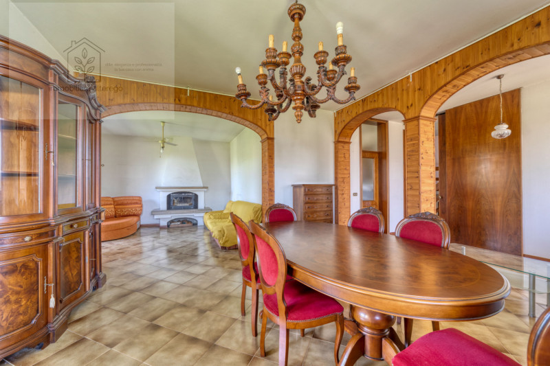 Scopri questa splendida villa singola situata nella tranquilla e affascinante zona di Creola, nel...