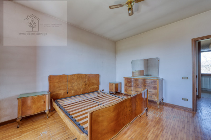 Scopri questa splendida villa singola situata nella tranquilla e affascinante zona di Creola, nel...