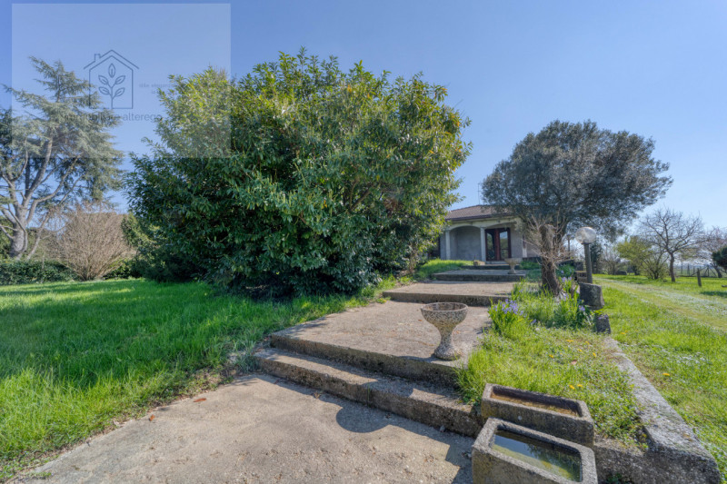 Scopri questa splendida villa singola situata nella tranquilla e affascinante zona di Creola, nel...