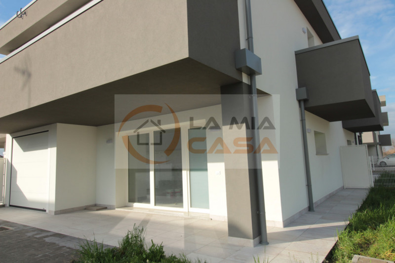 SANT'ANGELO DI PIOVE DI SACCO - In nuova lottizzazione, in zona centrale del Paese, proponiamo vi...