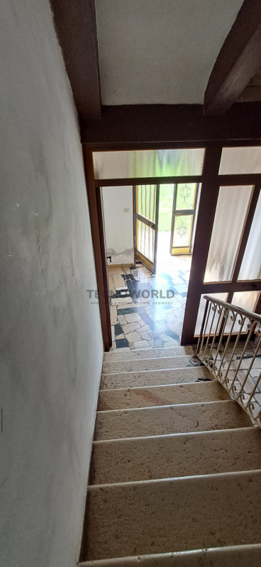 Scopri un'opportunità unica con questa splendida proprietà rustica situata nella rinomata zona re...