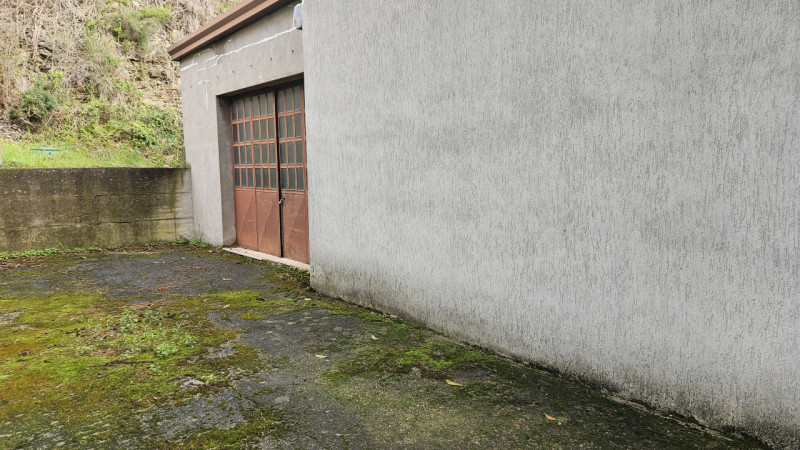 Proponiamo in vendita in esclusiva casa singola situata nel Comune di Cinto Euganeo, un'important...