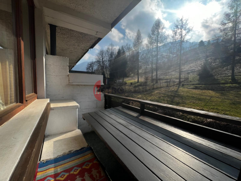 Vuoi un immobile che coniughi solidità, fascino retrò e un potenziale d’uso versatile? 
Questa bi...