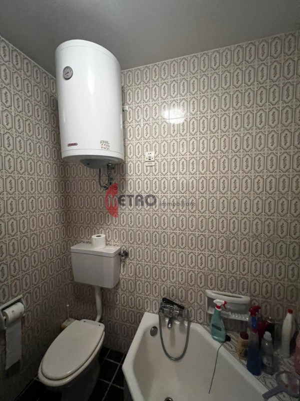 Vuoi un immobile che coniughi solidità, fascino retrò e un potenziale d’uso versatile? 
Questa bi...