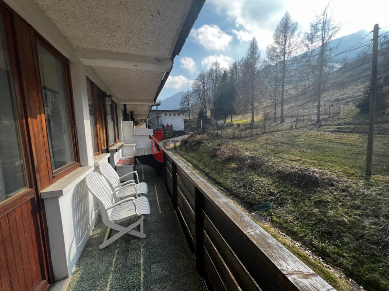 Vuoi un immobile che coniughi solidità, fascino retrò e un potenziale d’uso versatile? 
Questa bi...