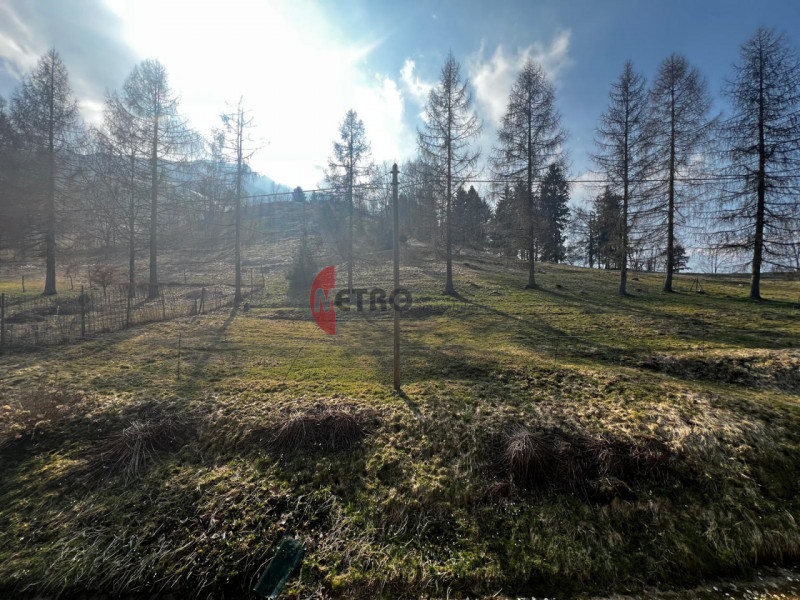 Vuoi un immobile che coniughi solidità, fascino retrò e un potenziale d’uso versatile? 
Questa bi...