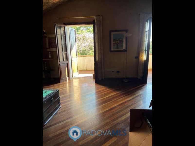 Immobile in esclusiva al Gruppo Padova MLS
Stai cercando una villa dalle metrature introvabili e ...