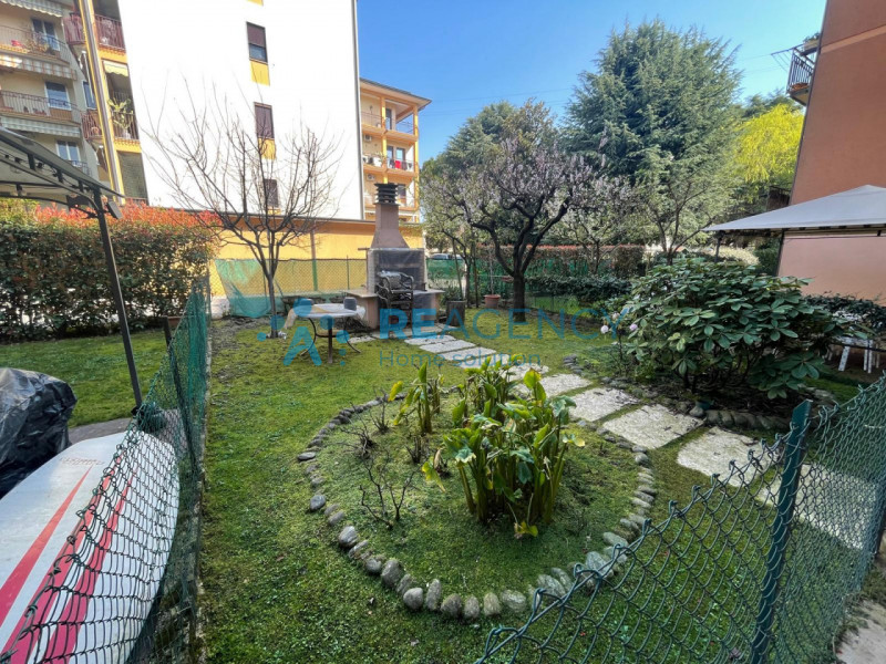 VICENZA - Zona Laghetto

Stai cercando un appartamento tricamere AMPIO, all'ultimo piano con terr...