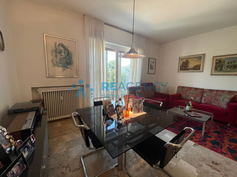 VICENZA - Zona Laghetto

Stai cercando un appartamento tricamere AMPIO, all'ultimo piano con terr...