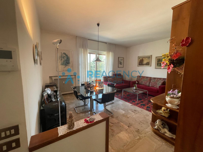 VICENZA - Zona Laghetto

Stai cercando un appartamento tricamere AMPIO, all'ultimo piano con terr...