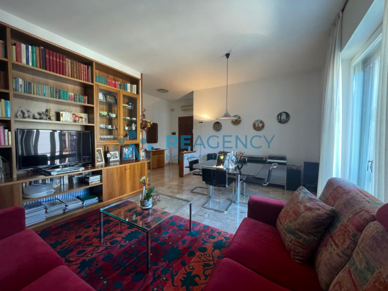 VICENZA - Zona Laghetto

Stai cercando un appartamento tricamere AMPIO, all'ultimo piano con terr...