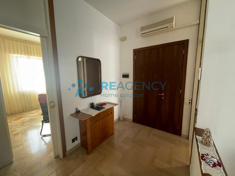 VICENZA - Zona Laghetto

Stai cercando un appartamento tricamere AMPIO, all'ultimo piano con terr...