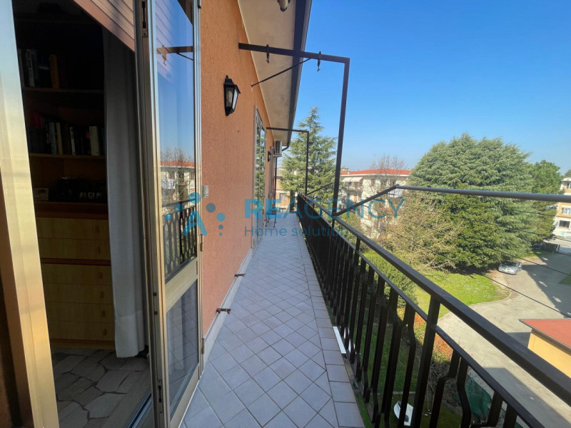 VICENZA - Zona Laghetto

Stai cercando un appartamento tricamere AMPIO, all'ultimo piano con terr...