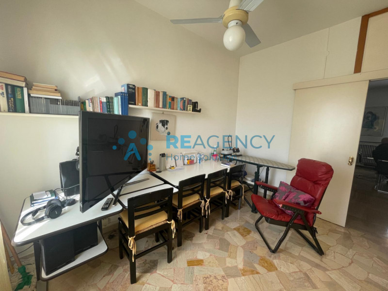 VICENZA - Zona Laghetto

Stai cercando un appartamento tricamere AMPIO, all'ultimo piano con terr...