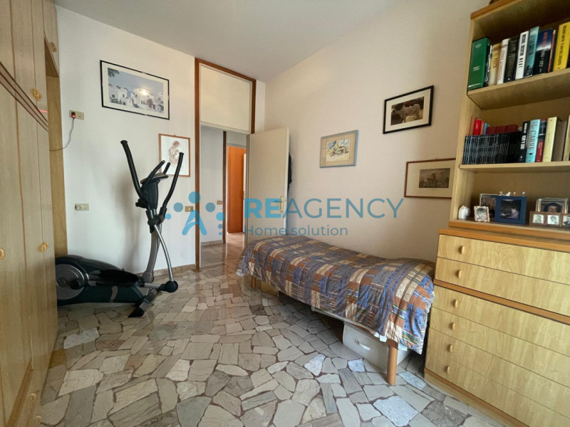 VICENZA - Zona Laghetto

Stai cercando un appartamento tricamere AMPIO, all'ultimo piano con terr...