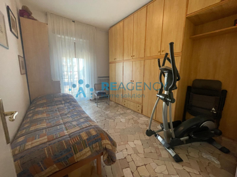 VICENZA - Zona Laghetto

Stai cercando un appartamento tricamere AMPIO, all'ultimo piano con terr...