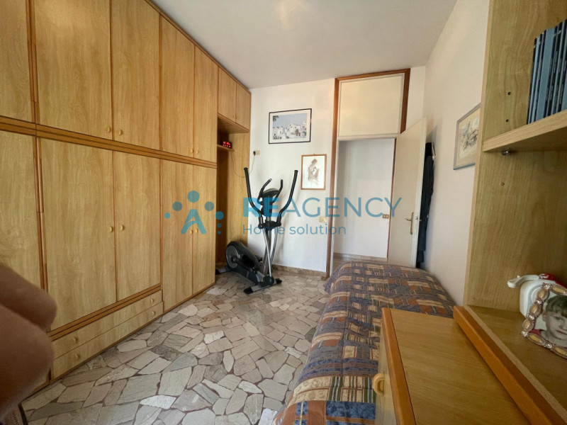 VICENZA - Zona Laghetto

Stai cercando un appartamento tricamere AMPIO, all'ultimo piano con terr...