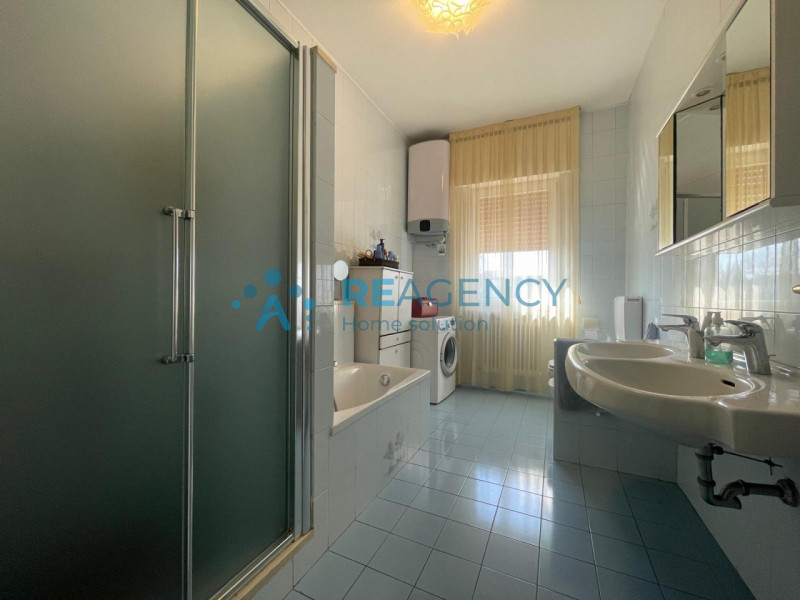 VICENZA - Zona Laghetto

Stai cercando un appartamento tricamere AMPIO, all'ultimo piano con terr...