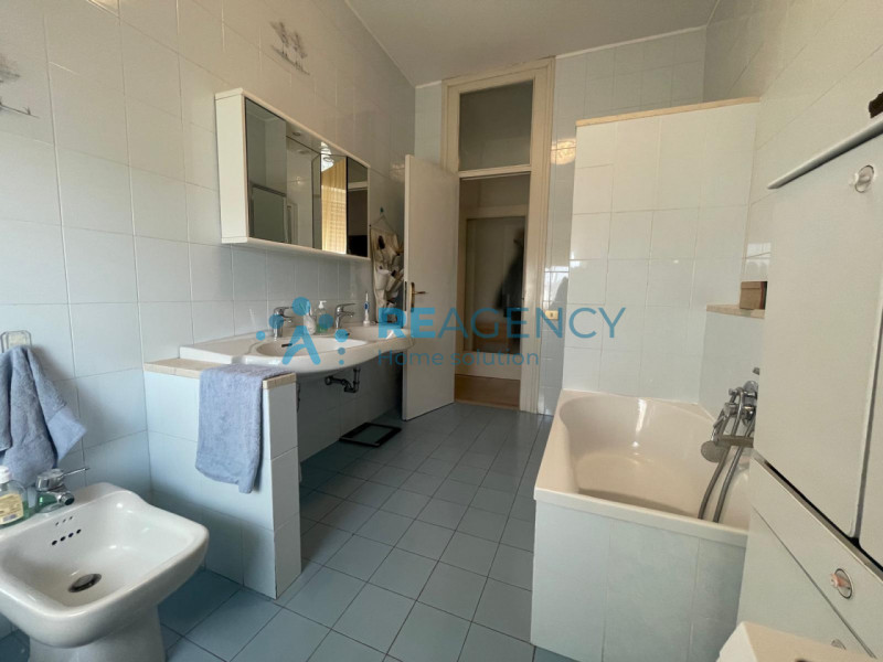 VICENZA - Zona Laghetto

Stai cercando un appartamento tricamere AMPIO, all'ultimo piano con terr...