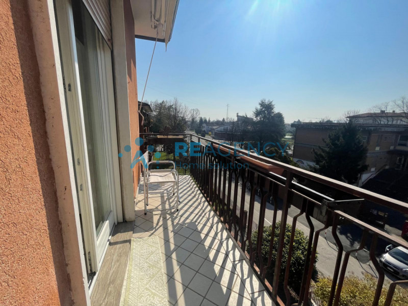 VICENZA - Zona Laghetto

Stai cercando un appartamento tricamere AMPIO, all'ultimo piano con terr...