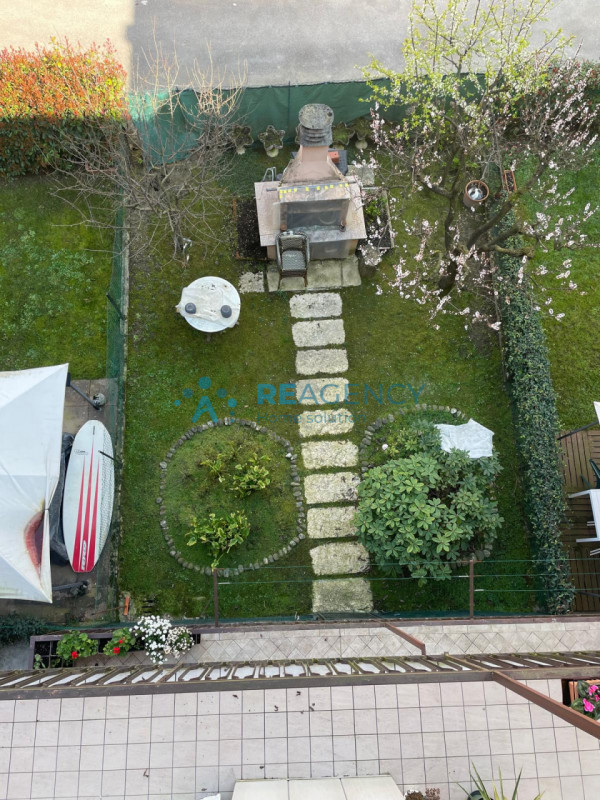 VICENZA - Zona Laghetto

Stai cercando un appartamento tricamere AMPIO, all'ultimo piano con terr...