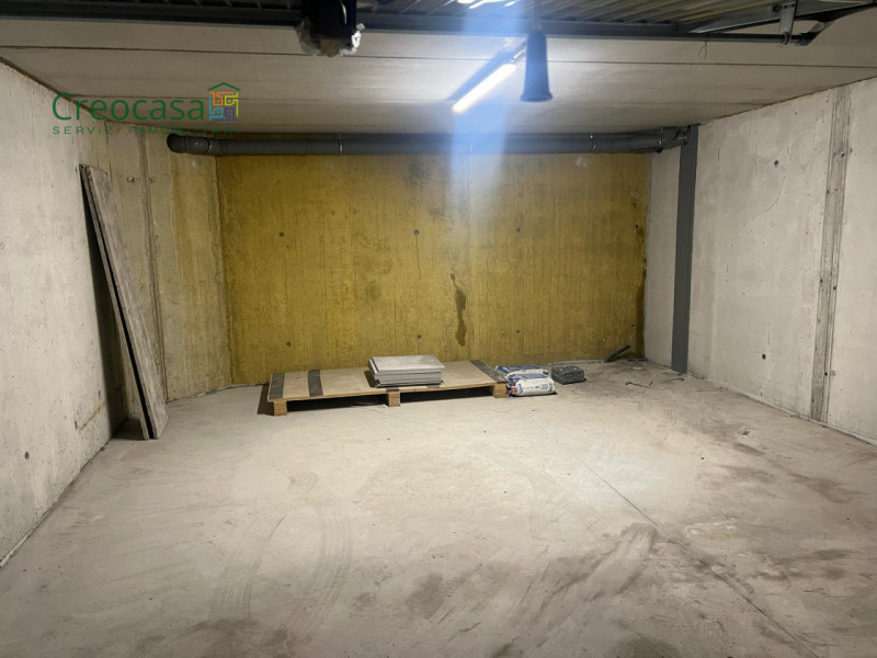 garage-Box-posto auto in Vendita a Stezzano