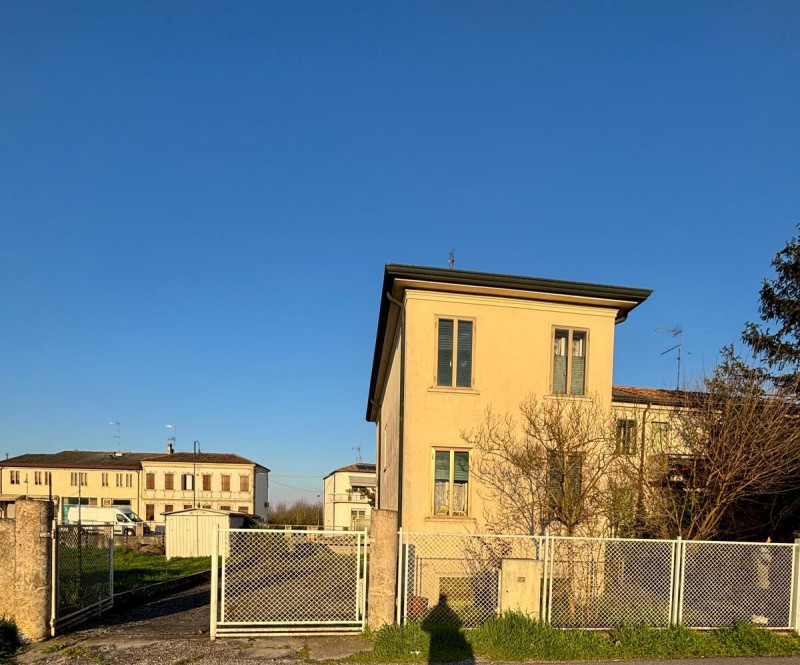 Villanova del Ghebbo Vendita Casa a schiera porzione di testa