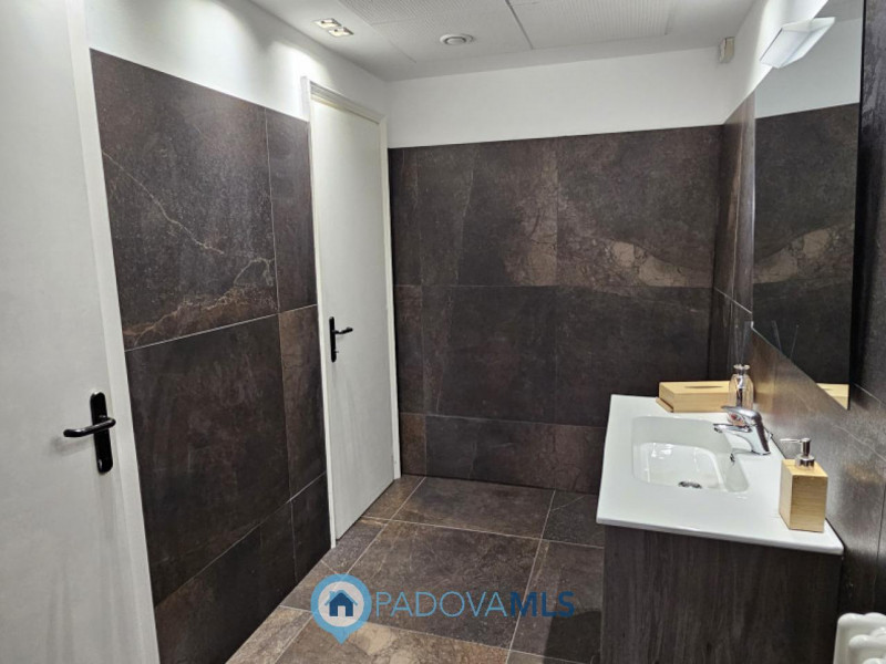 Immobile in esclusiva al Gruppo Padova MLS
PADOVA ZONA INDUSTRIALE EST. Scoprite un'opportunità i...