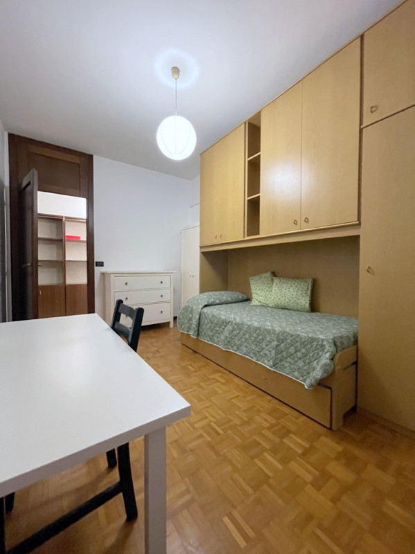 OSPEDALI/NAZARETH: AMPIO 2 CAMERE €.325.000 - rif.CL465

A pochi passi dall'Ospedale civile e dal...