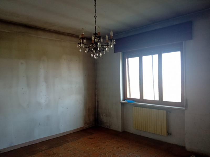 A Isola Vicentina, in una splendida zona semi collinare con vista panoramica sulla pianura, propo...