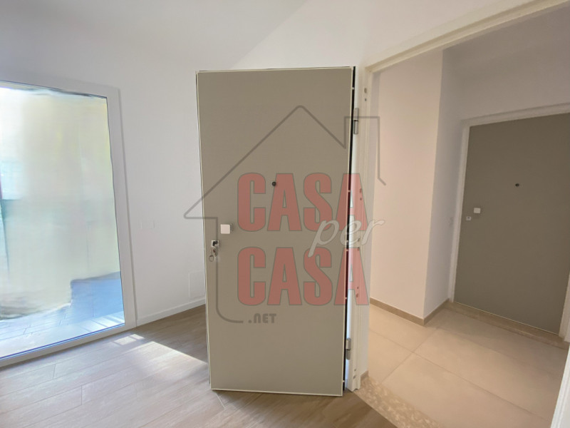 Scopri questo affascinante appartamento trilocale  di 82 mq. comm.  situato nel cuore di Padova, ...