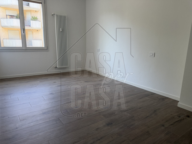 Rif. PDZ2 per info Marilena m.327 715330  

Trilocale ristrutturato a nuovo in zona Ospedale Mili...