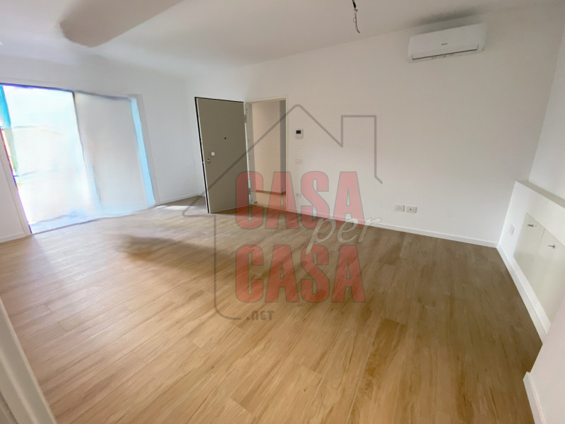 Scopri questo affascinante appartamento trilocale  di 82 mq. comm.  situato nel cuore di Padova, ...