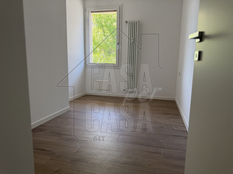 Rif. PDZ2 per info Marilena m.327 715330  

Trilocale ristrutturato a nuovo in zona Ospedale Mili...