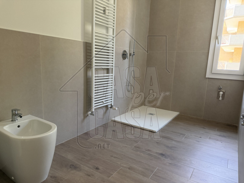 Rif. PDZ2 per info Marilena m.327 715330  

Trilocale ristrutturato a nuovo in zona Ospedale Mili...