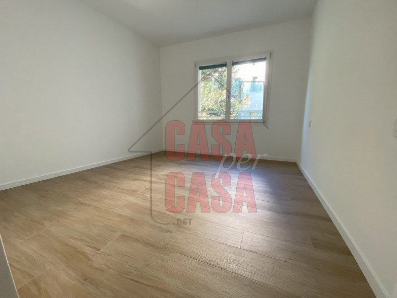 Scopri questo affascinante appartamento trilocale  di 82 mq. comm.  situato nel cuore di Padova, ...