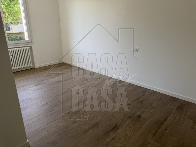 Rif. PDZ2 per info Marilena m.327 715330  

Trilocale ristrutturato a nuovo in zona Ospedale Mili...