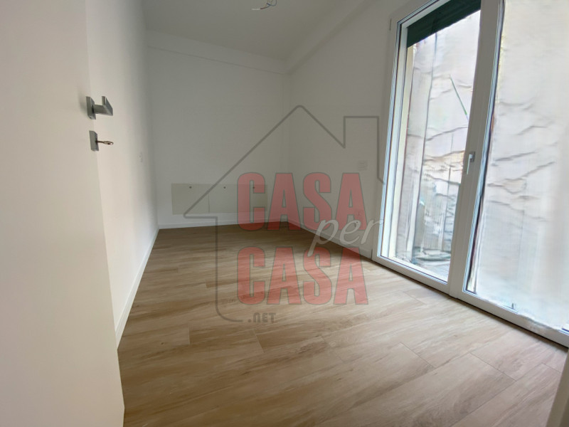 Scopri questo affascinante appartamento trilocale  di 82 mq. comm.  situato nel cuore di Padova, ...