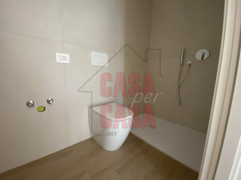 Scopri questo affascinante appartamento trilocale  di 82 mq. comm.  situato nel cuore di Padova, ...