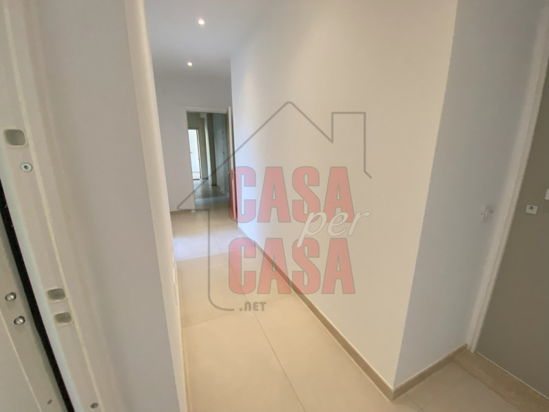 Scopri questo affascinante appartamento trilocale  di 82 mq. comm.  situato nel cuore di Padova, ...