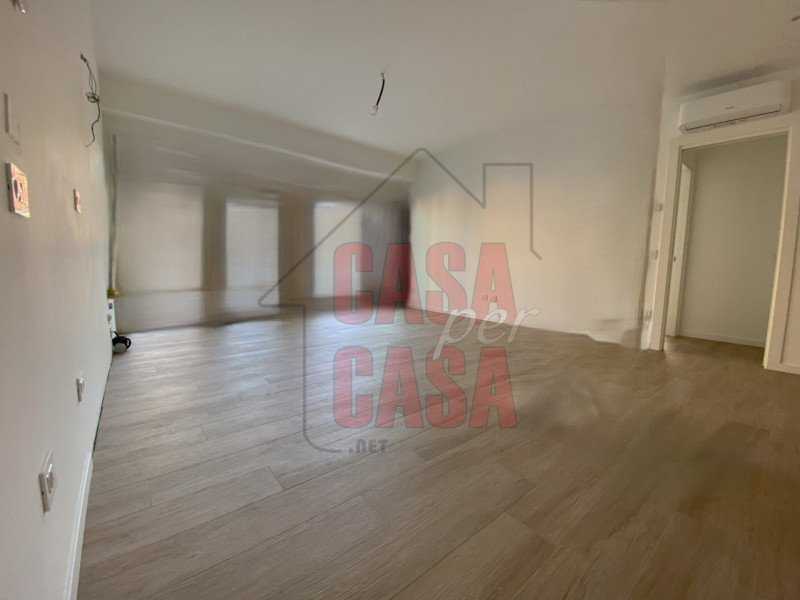 Scopri questo affascinante appartamento trilocale  di 82 mq. comm.  situato nel cuore di Padova, ...