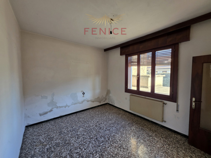 Nel cuore della suggestiva frazione di Signoressa, nel comune di Trevignano, proponiamo in vendit...