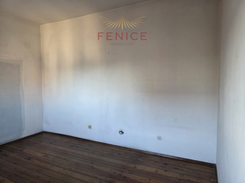 Nel cuore della suggestiva frazione di Signoressa, nel comune di Trevignano, proponiamo in vendit...