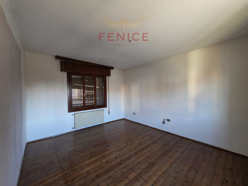 Nel cuore della suggestiva frazione di Signoressa, nel comune di Trevignano, proponiamo in vendit...