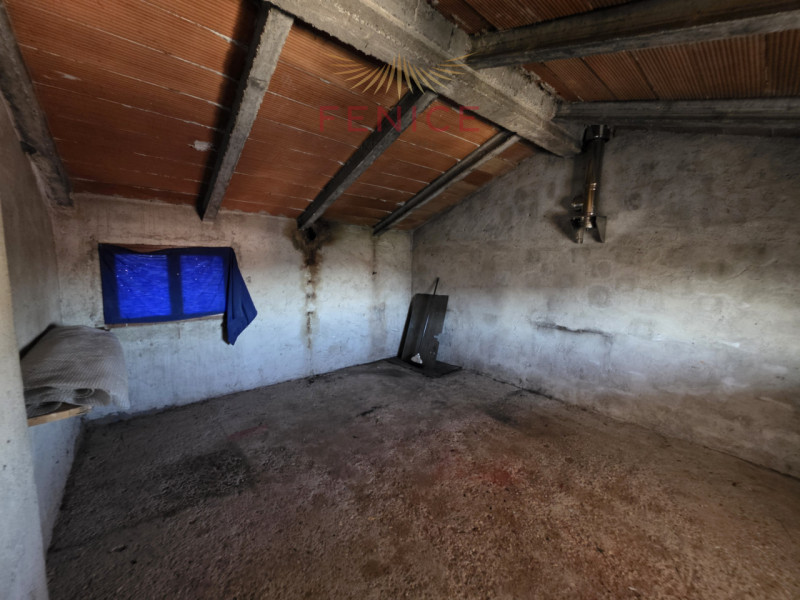 Nel cuore della suggestiva frazione di Signoressa, nel comune di Trevignano, proponiamo in vendit...