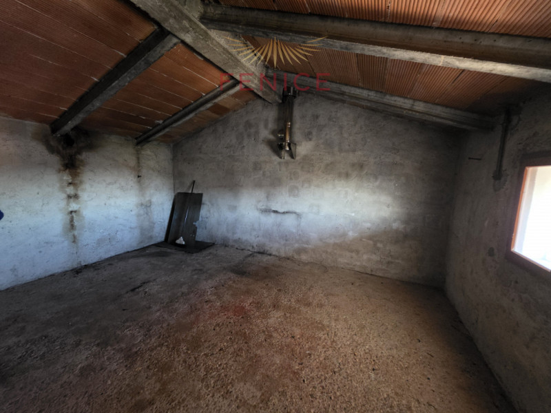 Nel cuore della suggestiva frazione di Signoressa, nel comune di Trevignano, proponiamo in vendit...