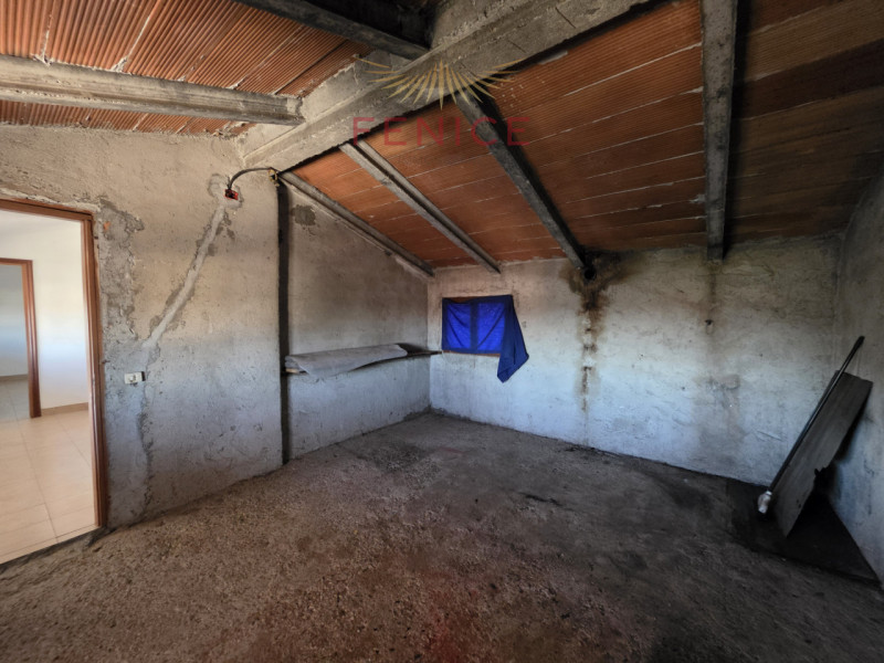 Nel cuore della suggestiva frazione di Signoressa, nel comune di Trevignano, proponiamo in vendit...