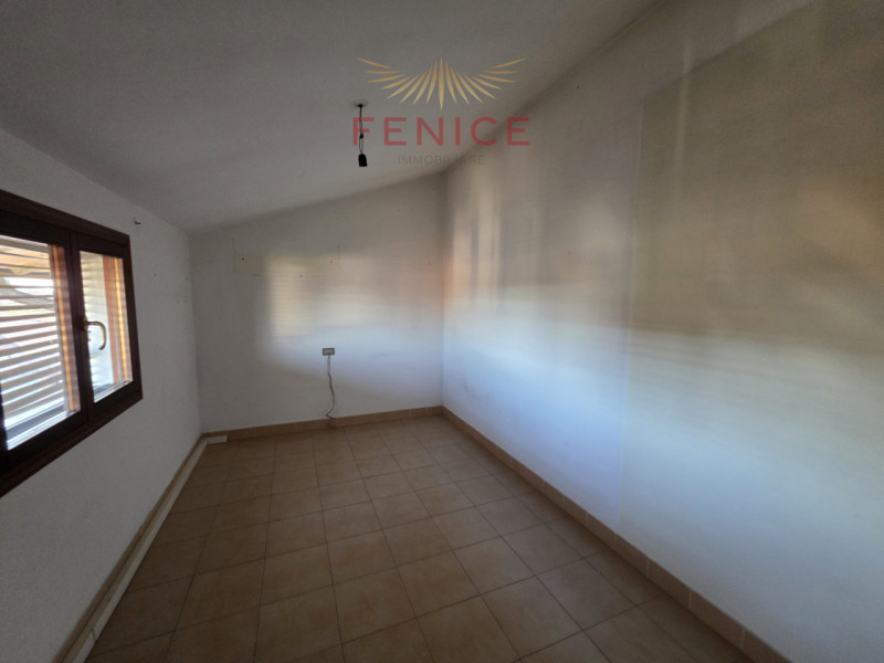 Nel cuore della suggestiva frazione di Signoressa, nel comune di Trevignano, proponiamo in vendit...