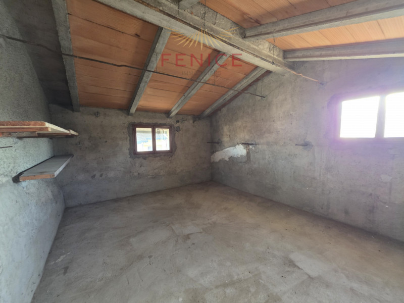 Nel cuore della suggestiva frazione di Signoressa, nel comune di Trevignano, proponiamo in vendit...